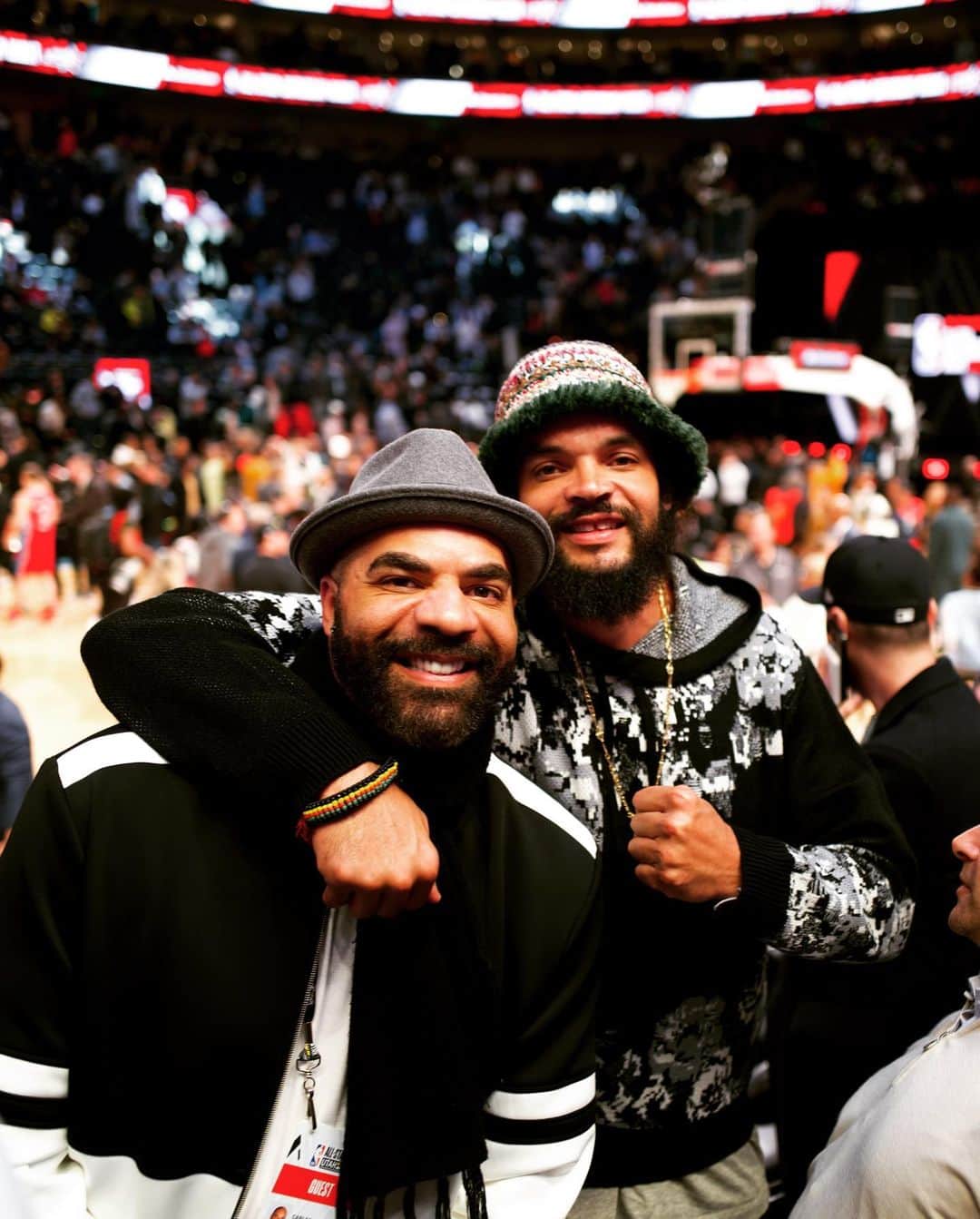 カルロス・ブーザーさんのインスタグラム写真 - (カルロス・ブーザーInstagram)「All ⭐️ Weekend Vibezzzzz.. #holdat」2月23日 0時10分 - mrcbooz