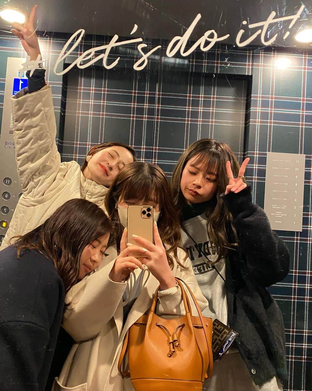 中島咲季のインスタグラム：「成人式ぶりについに4人集合できた大阪旅行👩‍👩‍👧‍👧  #大阪旅行」