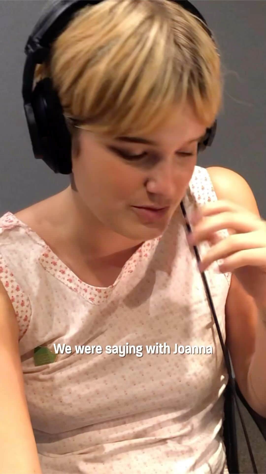スティーヴン・フライのインスタグラム：「Who buried those coins? And why didn’t they return to retrieve them?   This weeks episode of @happenedherestories we are going back one hundred generations to the Anglo Saxons in Covent Garden. Joanna Lumley on hosting duties, with performances from Dr @shamarahman, Olivia Bell @aladyoflimitedleisure and Lulu Freeman @freemanlulu. Available wherever you listen to your podcasts!  #happenedhere #followthefootprint」