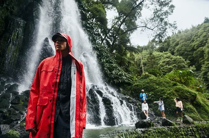 コール・スプラウスさんのインスタグラム写真 - (コール・スプラウスInstagram)「For our third and final installment of my @canadagoose “live in the open” campaigns, we traveled to the Portuguese islands of the Azores. Thank you to everyone in Sao Miguel for showing our crew such hospitality and grace, honored to have visited your lovely island. And thanks to Canada goose + all of the casts and crew over three memorable trips for such incredible experiences.   Talent: @leatriceyoshie_ @djata_irl @sojournerbrown @alexanderbrinitzer @aurorarealini  1st Assistant: @ericmichaelroy  Styling: @maxortegag  Makeup: @michaelgoyette  Hair: @1.800.chanel  Production: @wearenuevo」2月23日 1時49分 - colesprouse