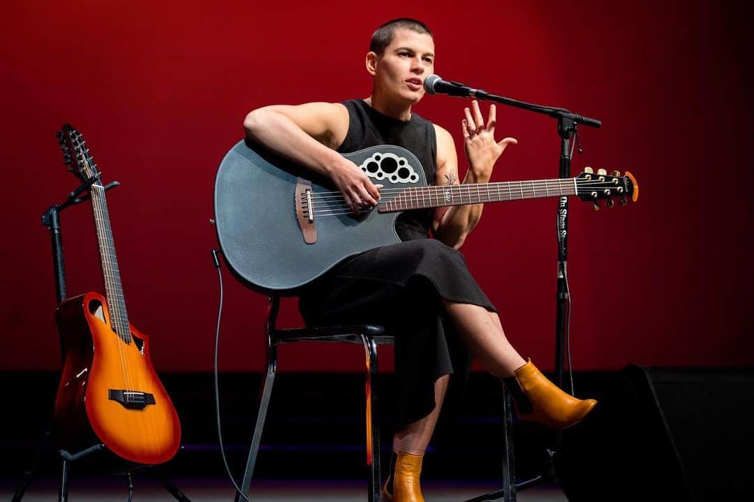 カーキ・キングのインスタグラム：「Kaki King’s “ELY” comes to Rochester (3/29) and Buffalo (3/30). Tix in bio! 🎫  More dates TBA soon. 💕  . . . #kakiking #kakikingshow #everybodylovesyou #ontour #buffalonewyork #rochesterny #livepresents」
