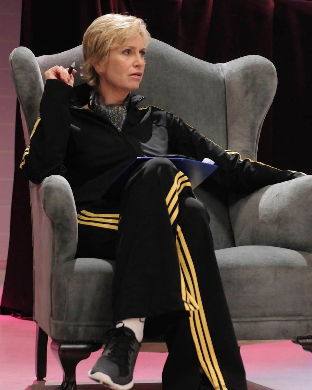 のインスタグラム：「Sue on her throne. 🪑 Stream all episodes of Glee on Hulu! Link in bio.」
