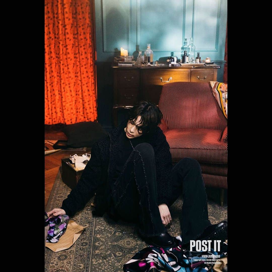 ヨン・ジュンヒョン さんのインスタグラム写真 - (ヨン・ジュンヒョン Instagram)「[POST IT]  Concept Photo #2 2023.03.02. THU (KST)  @bigbadboii #용준형 #YONGJUNHYUNG #POST_IT #BLACK_MADE」2月23日 2時11分 - bigbadboii