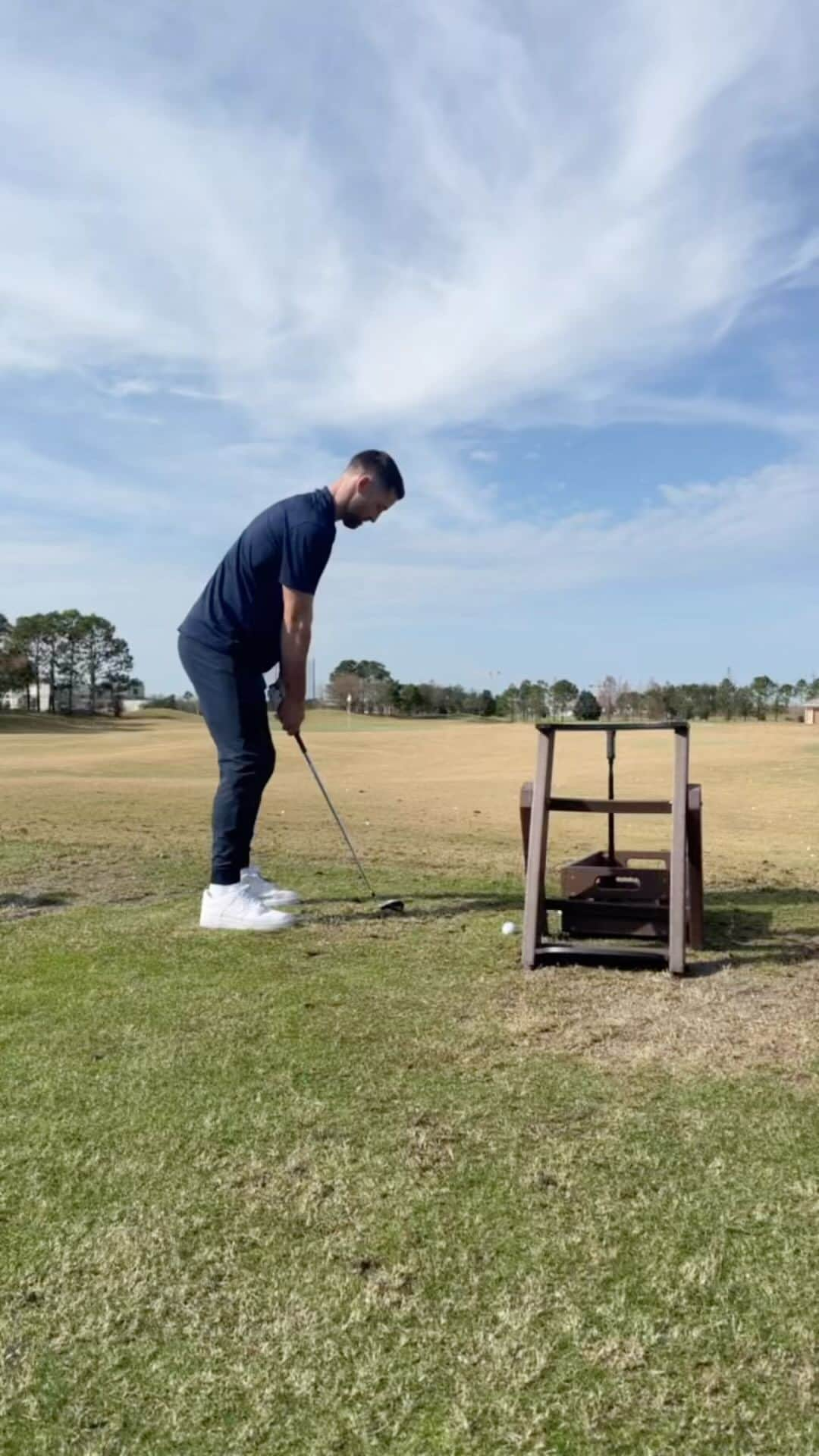 ガリー・ケーヒルのインスタグラム：「Finally have time to work on my swing 🏌🏻😅」