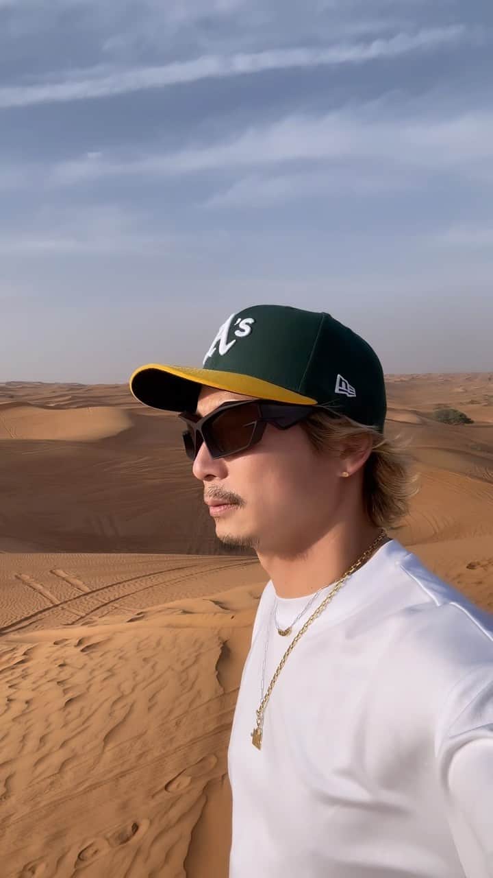 黒木啓司のインスタグラム：「#dubai #砂漠 初めて砂漠でバギー また行きたい👍 🐫」