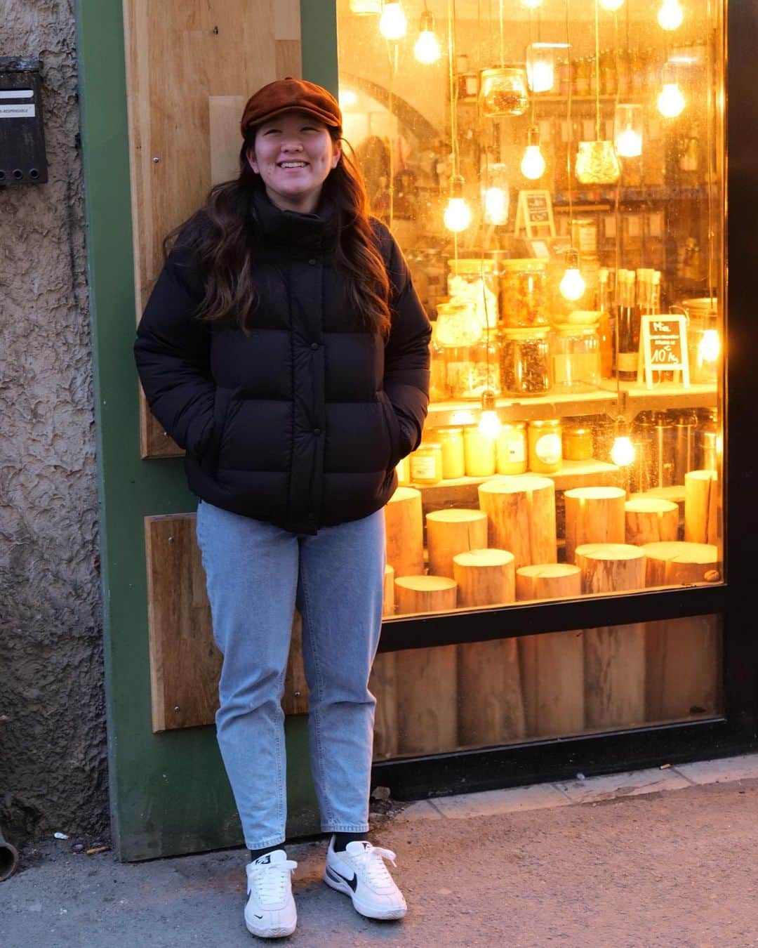 のインスタグラム：「A little street snap in le sud🇫🇷  オフの日に街に出かけた時に撮ってもらった写真😊」