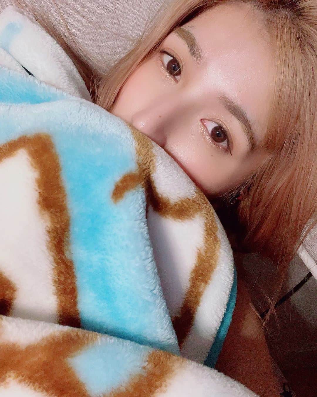小田あさ美のインスタグラム：「おはよう☀️ 久しぶりに自撮りあげておきます。  インスタの更新率 めっちゃ低くてごめんね🙏  #talent #model #actress  #自撮り #goodmoring #makeup」