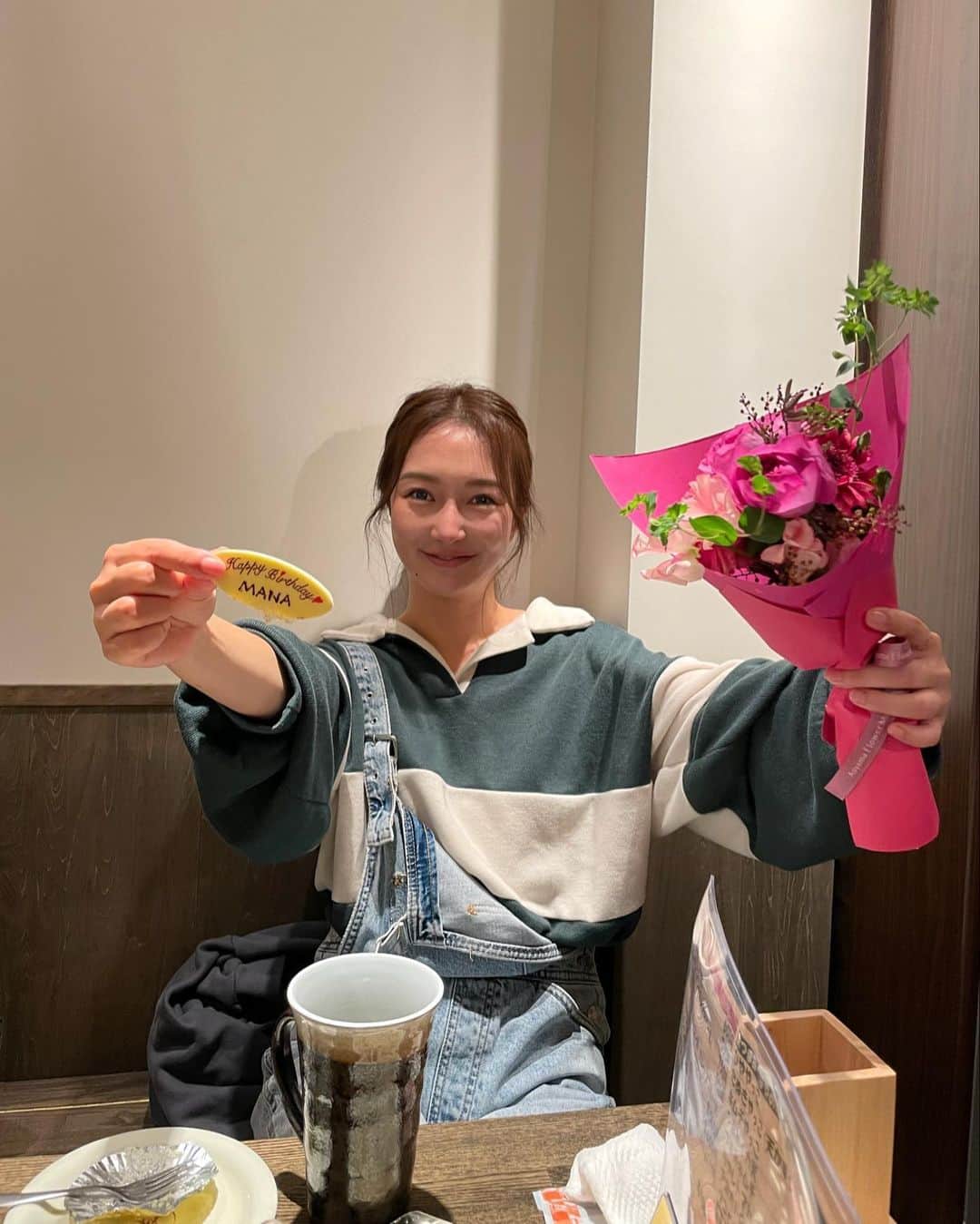 のインスタグラム：「良い友達を持てて幸せ🥺✨  いっぱい食べて、夜中までボーリングして 最高に楽しかった💪  乾杯はいつものジンジャエールとカルピスの永遠ループで お腹ちゃぷちゃぷよ。」