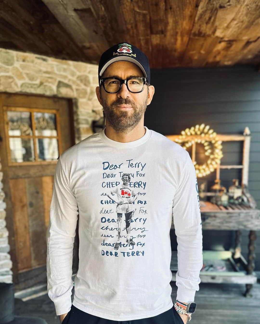 ライアン・レイノルズさんのインスタグラム写真 - (ライアン・レイノルズInstagram)「Happy to be involved with the #DearTerry initiative for @terryfoxfoundation. I’ve been taking part in the Terry Fox Run since second grade and can’t think of a more enduring and lovely legacy for one person. Terry Fox inspired millions in life and death. ❤️ 🇨🇦   For more information visit @terryfoxfoundation IG page or their website.」2月19日 2時53分 - vancityreynolds