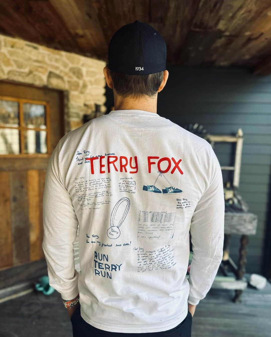 ライアン・レイノルズさんのインスタグラム写真 - (ライアン・レイノルズInstagram)「Happy to be involved with the #DearTerry initiative for @terryfoxfoundation. I’ve been taking part in the Terry Fox Run since second grade and can’t think of a more enduring and lovely legacy for one person. Terry Fox inspired millions in life and death. ❤️ 🇨🇦   For more information visit @terryfoxfoundation IG page or their website.」2月19日 2時53分 - vancityreynolds