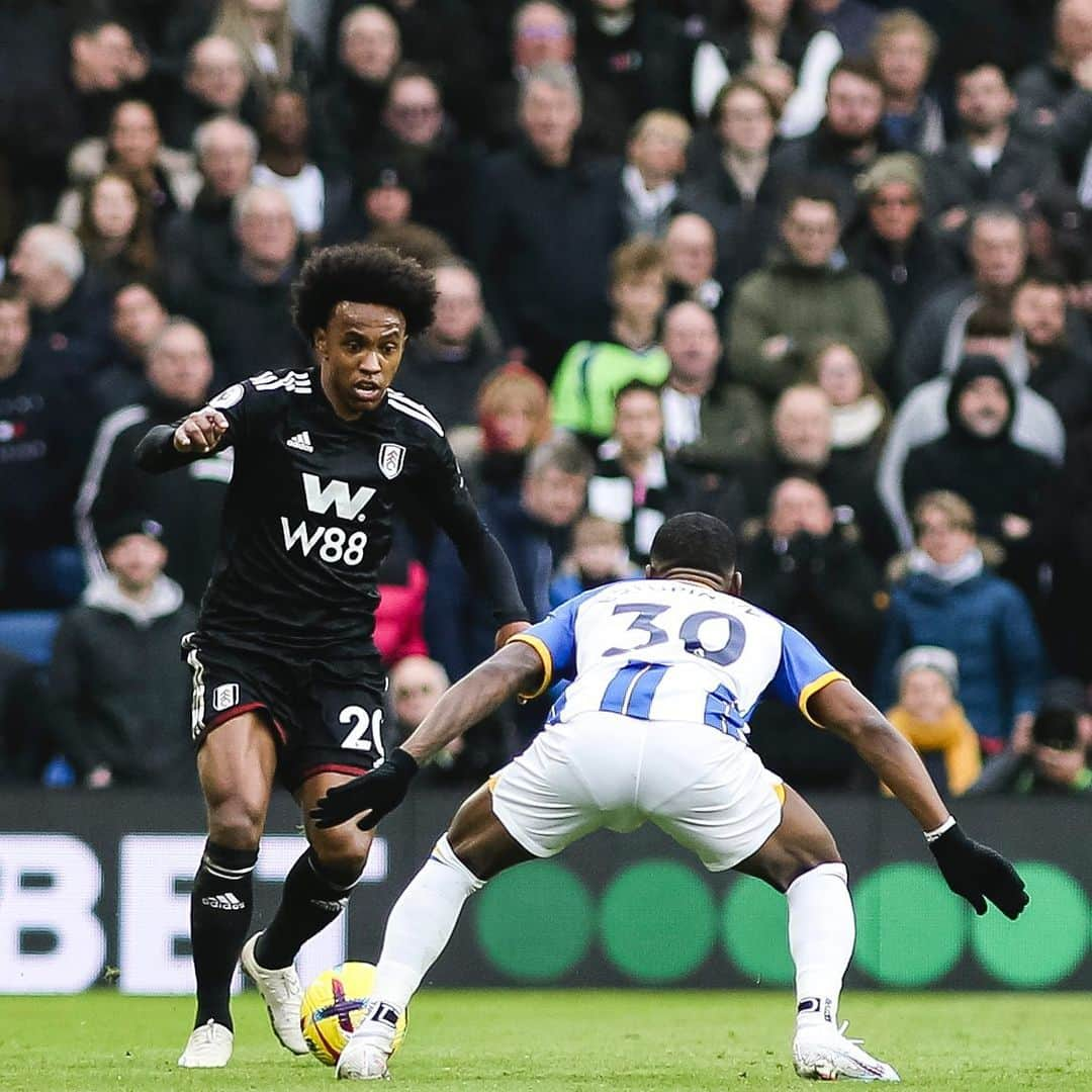 ウィリアンさんのインスタグラム写真 - (ウィリアンInstagram)「What a win boys!!! Thanks for all the support 🖤   #W20 #premierleague」2月19日 3時34分 - willianborges88