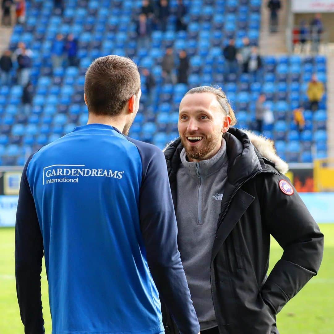 マルコ・ヘーガーのインスタグラム：「Siegerlächeln 💙🖤  @svw07_official   #winning #smile #home #win #team #together #mannheim #svw07 #positivevibes #blessed #stepbystep #mh37 #mood」