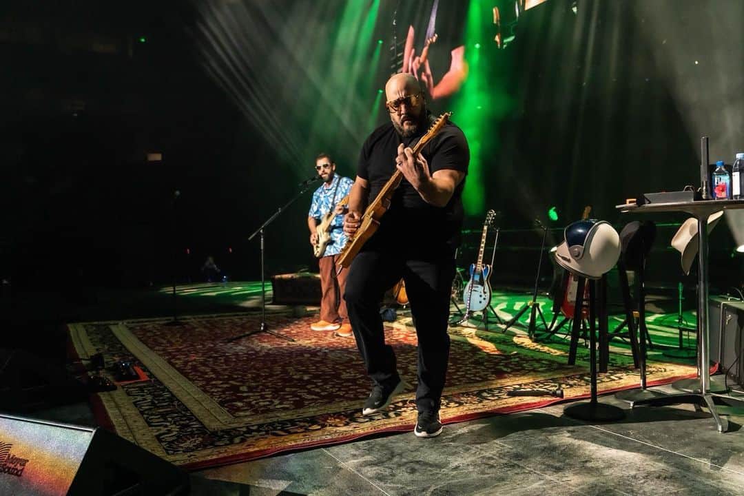 アダム・サンドラーのインスタグラム：「We went hard last night, Nashville! Couldn’t believe how great you were! Love you and see you next time! @bridgestonearenaofficial」