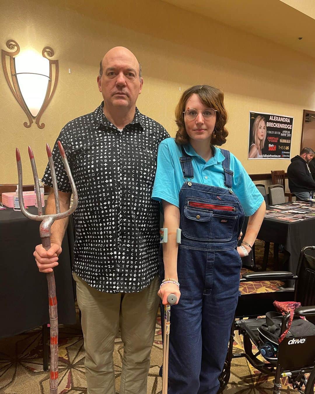 ジョン・キャロル・リンチのインスタグラム：「A different AMERICAN GOTHIC here at #madmonsterpartycharlotte with Skye @sun_cosplays she works with #transcendalamance.org huzzah」