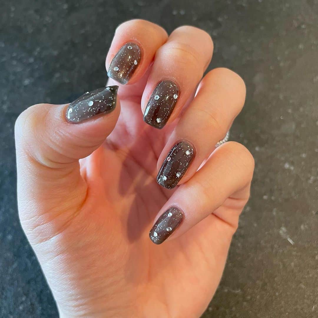manaのインスタグラム：「クリアブラックネイル🖤⛓  シンプルでカワイイ!  #ジェルネイル」