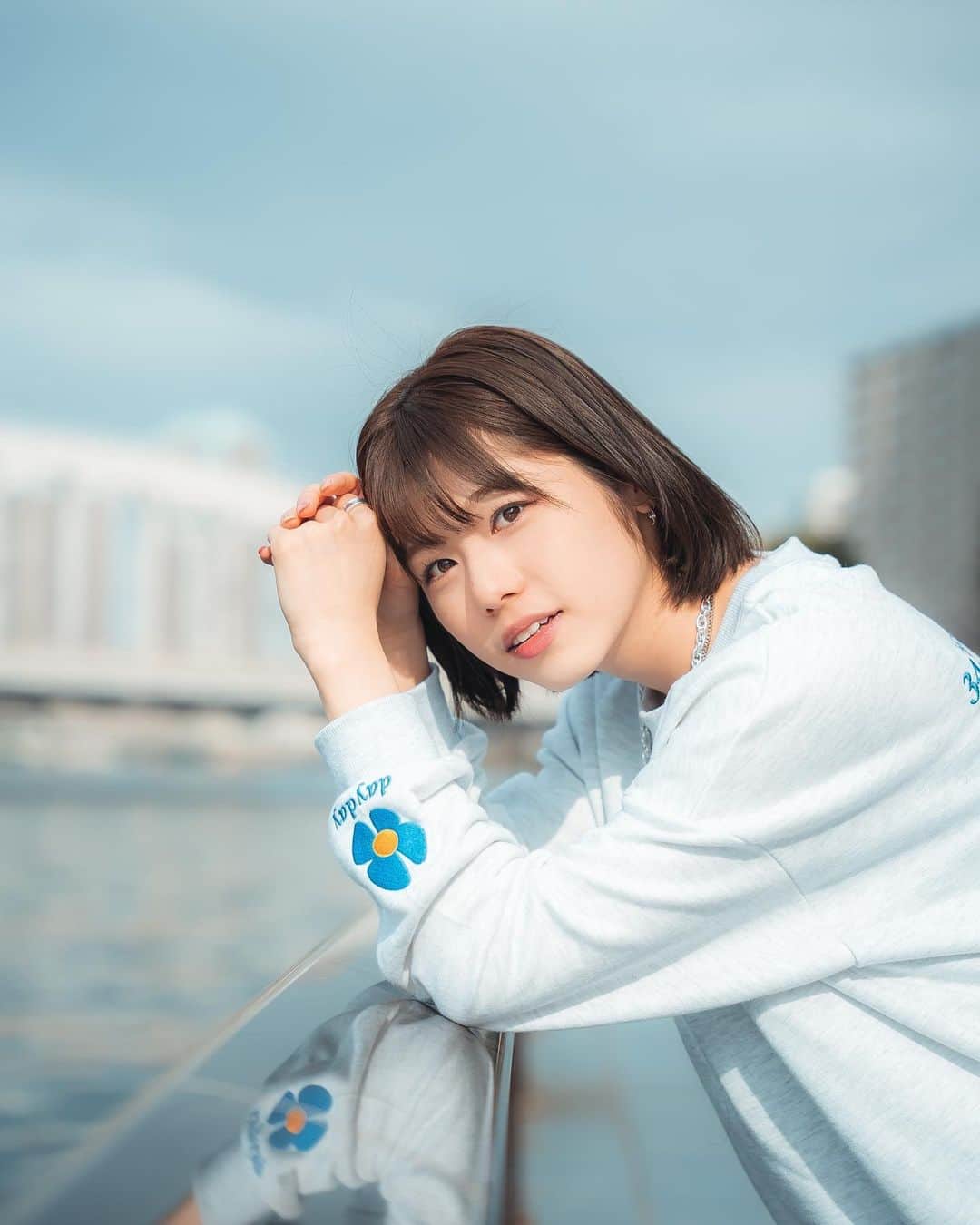 ゆーりのインスタグラム：「一眼レフで撮ってもらった〜📸 ･ ･ ･ ･ この前はバレンタインだったね！！ ･ ･ ･ ･ みんなはどんなバレンタインを過ごしましたか😳🍫 ･ ･ ･ ･ ･ ･  #instagram  #tiktok  #youtube  #ootd  #korean  #instagood  #camera  #photooftheday  #valentine #fashion  #hair  #makeup  #nails  #instagood  #followforfollowback」