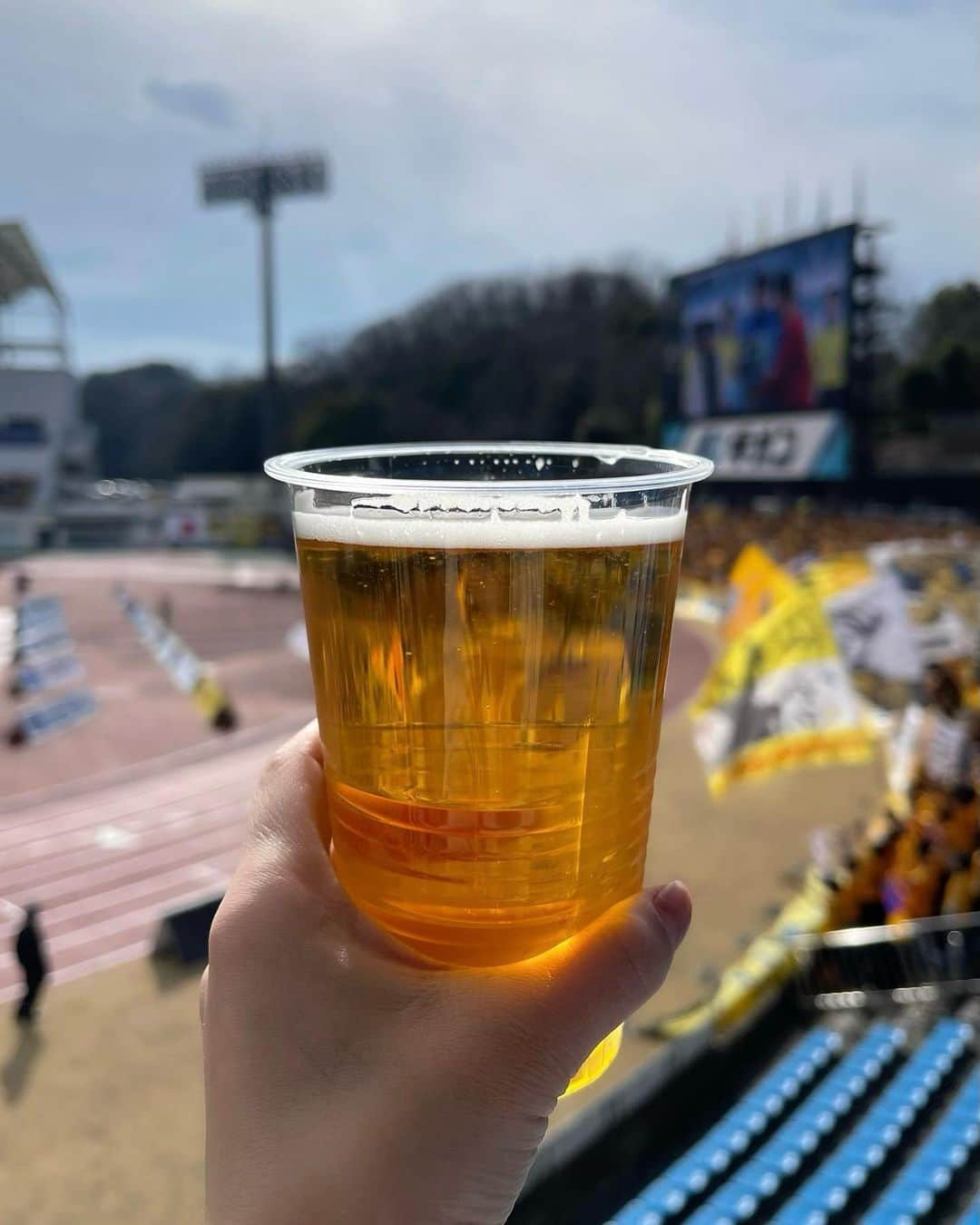 峰麻美さんのインスタグラム写真 - (峰麻美Instagram)「あけおめことよろ！！！！！  #soccer #football  #futebol  #jleague  #vegalta #ilovebeer  #ビール党 #ビールクズ #ビール好き女子 #居酒屋すたじあむ町田店  #我が軍の圧倒的な動員力」2月19日 20時06分 - asaaaaami.0702