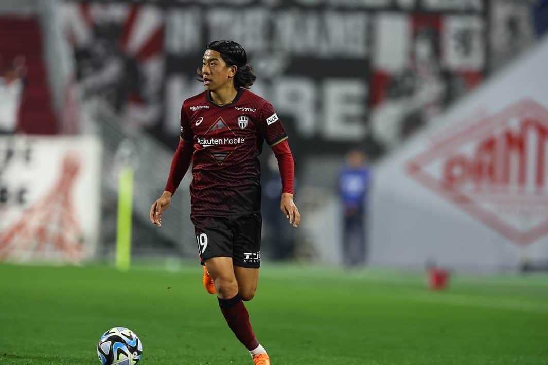 のインスタグラム：「開幕戦。 難しいゲームでしたが満員のスタジアムでサポーターと勝利を分かち合える事が出来て本当に良かったです！ また次に向けて準備します🔥  #visselkobe  #ヴィッセル神戸」