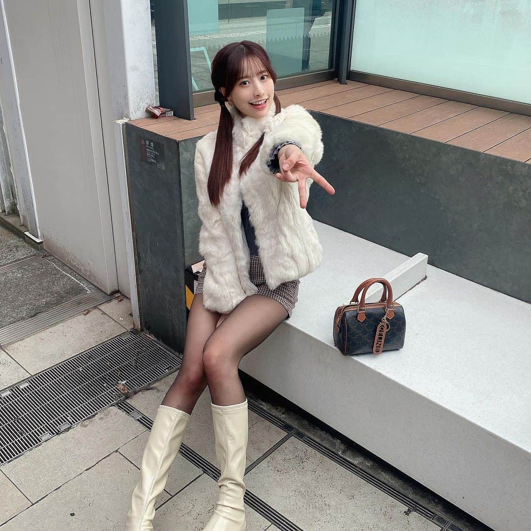 藤川らるむのインスタグラム：「ぎゃるぴーす😼🤍⁡ ⁡ ⁡ ⁡ ⁡ ⁡ ⁡   ⁡ ⁡ ⁡ 여자 #𝘧𝘰𝘭𝘭𝘰𝘸ｍ𝘦 #𝘧𝘰𝘭𝘭𝘰𝘸𝘦𝘳 #女孩 #섹시한 #𝘧𝘢𝘴𝘩𝘪𝘰𝘯 #ı𝘯𝘴𝘵𝘢𝘨𝘰𝘰𝘥 #𝘱𝘩𝘰𝘵𝘰𝘰𝘧𝘵𝘩𝘦𝘥𝘢𝘺 #𝘢𝘳𝘵 #𝘤𝘶𝘵𝘦 #𝘴𝘵𝘺𝘭𝘦 #𝘮𝘦 #패션스타그램 #セルフィー #𝘪𝘨𝘦𝘳𝘴𝘫𝘱 #𝘴𝘦𝘭𝘧𝘪𝘦 #팔로우환영 #란제리 #속옷 #น่ารักจัง #ใสใส#สคใส #ยิ้ม #คําคม  #สาวออฟฟิต#ถกและดีมือนจริง #สาวออฟฟิศ」