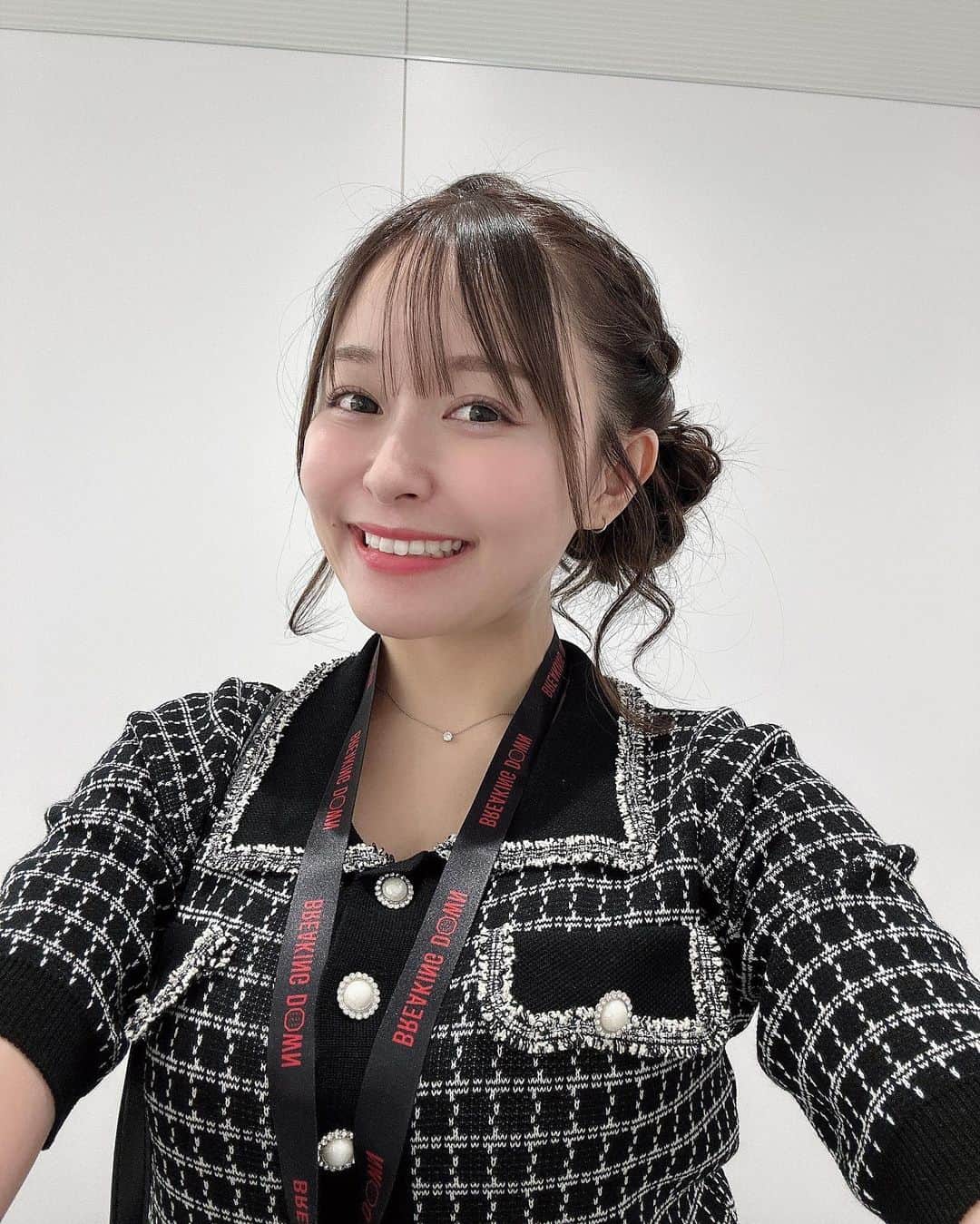 歩乃華（ほのらん）のインスタグラム：「ブレイキングダウン7 前日インタビュー 試合後インタビュー 2日間行ってきました！  初期からPPV買って 1人で家で観てたので このお仕事を頂けて 本当に幸せな気持ちでいっぱいです！  めちゃくちゃ楽しくて いい経験になりました😭💖  1日目の前日インタビューは 正直不安しかなくて なかなか上手くいかなくて 終わった後もモヤモヤしていました😢  でも2日目の本戦 試合後インタビューは まじで楽しすぎて！ えぐすぎて！笑  自分以外のインタビュアーさん、 ブレイキングダウンの運営の方々、 選手のみなさん、 本当にみんな温かくて最高でした。。  ブレイキングダウン最高！  まじでやる気出てきた！！！  ありがとうございました！😭  #ブレイキングダウン7 #ブレイキングダウン #BreakingDown7」