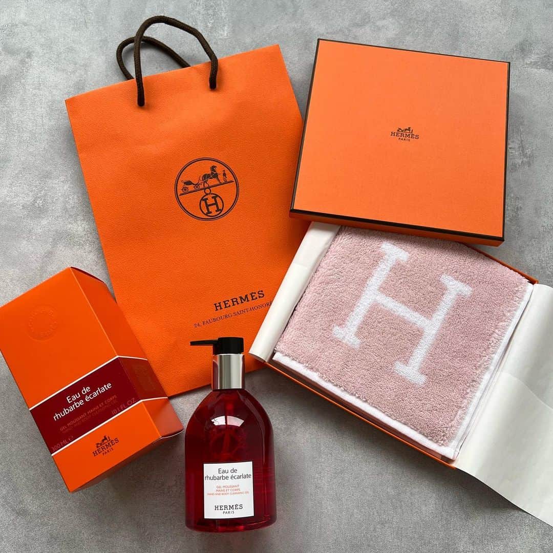 tomomi.7_のインスタグラム：「* *  @hermes  ハンド&ボディソープ ハンドタオル  フラッと入って、チラッとお買い物❤︎  * *  #hermes #hermès #mylife #orange🍊  #エルメス #おさぼりインスタ」