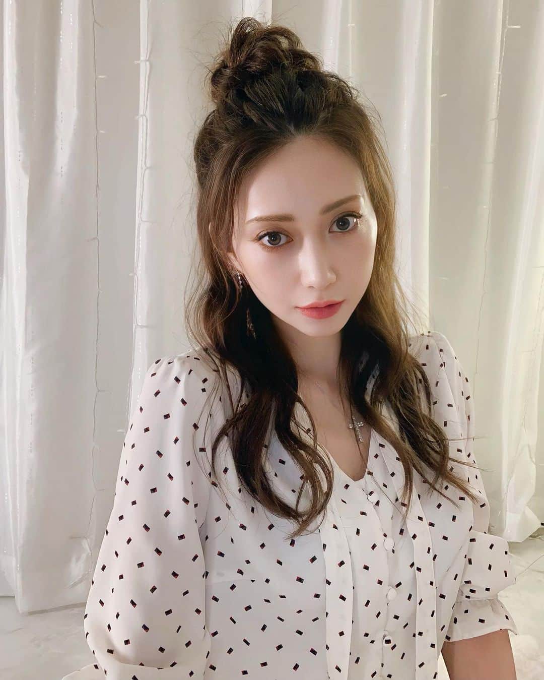 加賀美早紀のインスタグラム：「おはよ日曜日☀️ 今日も穏やかに」