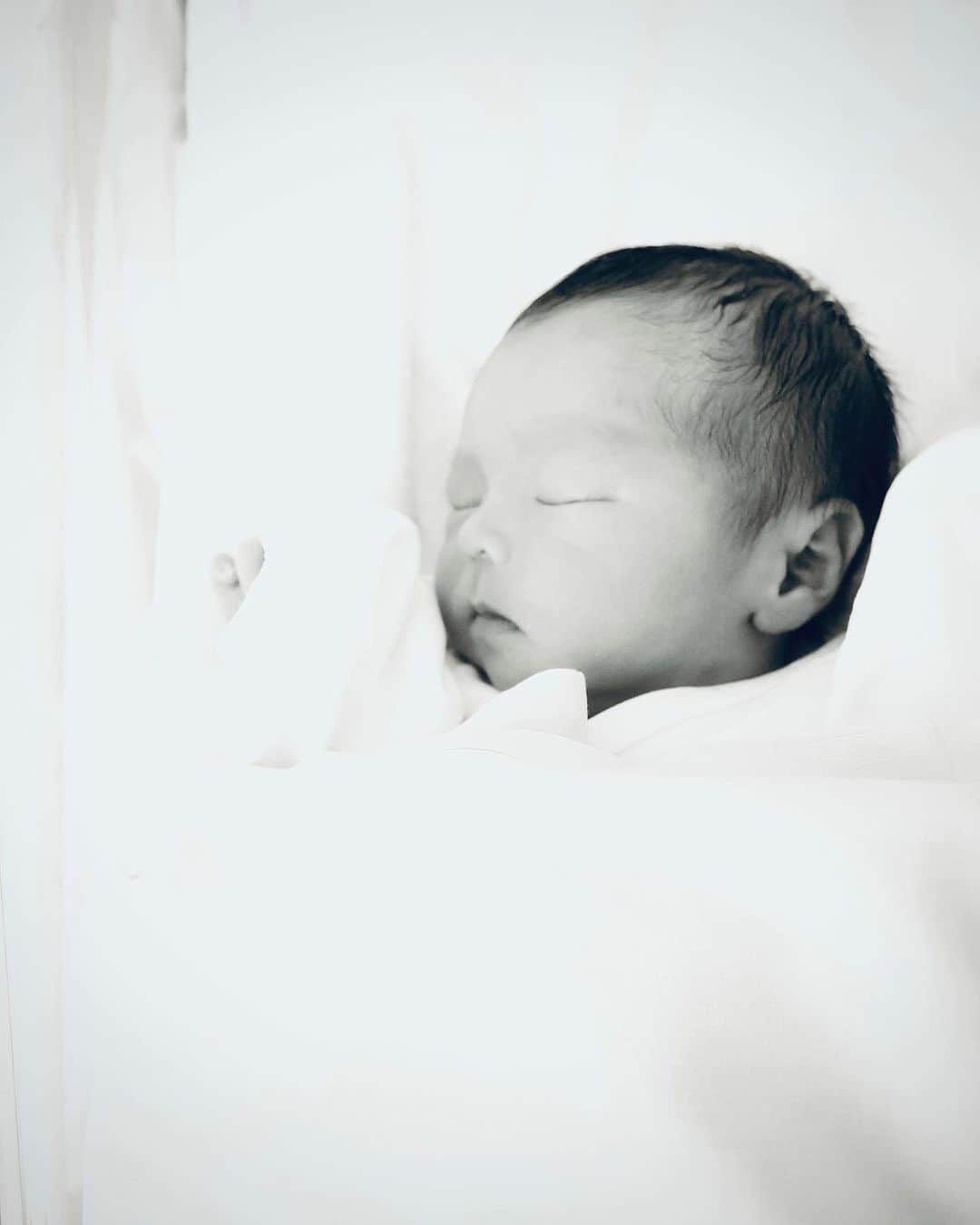大森晶絵さんのインスタグラム写真 - (大森晶絵Instagram)「. 2023.2.14  3120gの男の子を出産致しました。 . 産まれてきてくれてありがとう。 世界一幸せにするからね🕊 母頑張ります！」2月19日 12時50分 - akie_omori