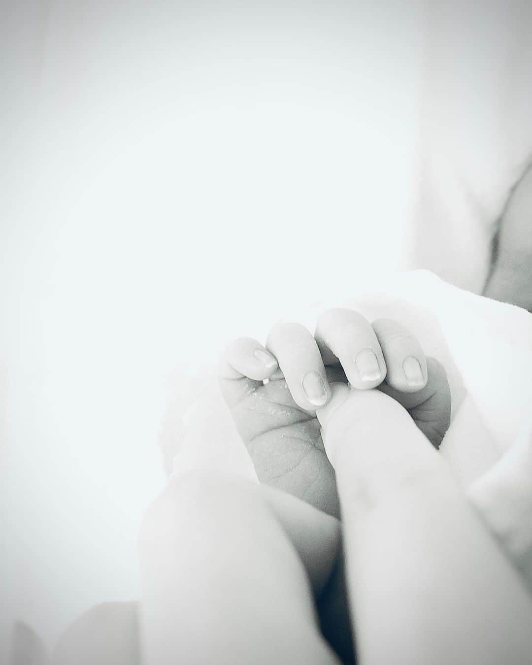 大森晶絵さんのインスタグラム写真 - (大森晶絵Instagram)「. 2023.2.14  3120gの男の子を出産致しました。 . 産まれてきてくれてありがとう。 世界一幸せにするからね🕊 母頑張ります！」2月19日 12時50分 - akie_omori