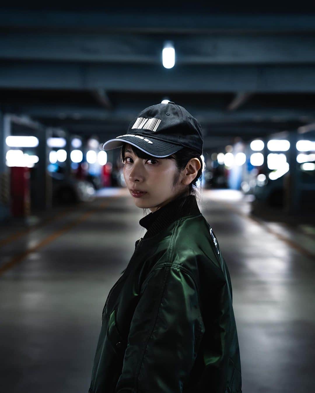 鎌野愛のインスタグラム：「妊娠中に買ったアウター。お腹が大きい時は着れなかったので、着れる日を楽しみにしていました。嬉しい○  outer #kenzo  cap #vetements  📸 @sgwrkzk」