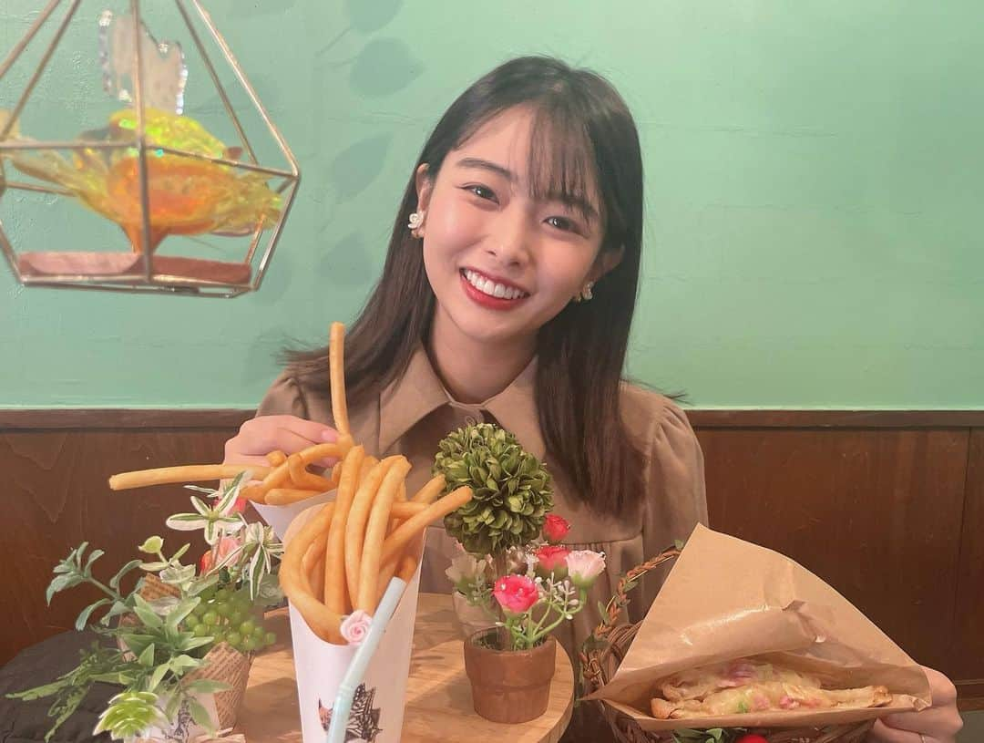 角田奈緒子のインスタグラム：「可愛いポテト食べた🍟🌷」