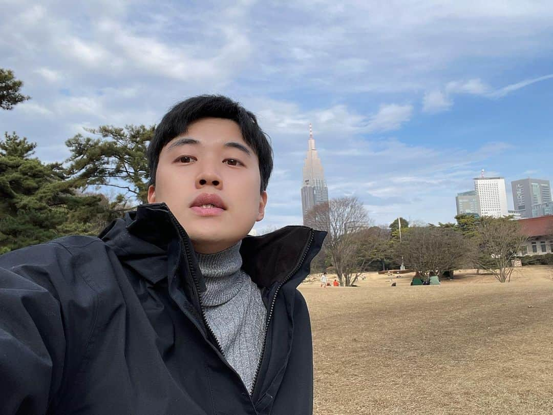 ジンソクのインスタグラム：「날씨 조~~~타 良い天気だー！😚」