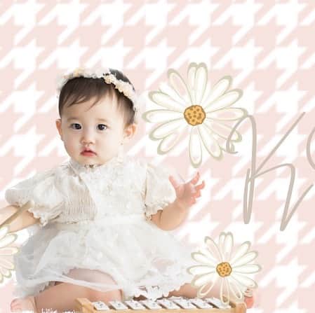 Risaのインスタグラム：「𓂃𓈒𓏸 　  #1歳　#1歳児 #令和4年ベビー#育児記録 #赤ちゃんのいる生活  #ママ#女の子ママと繋がりたい  #ベビグラム #親バカ部  #ig_baby #女の子ベビー  #育児日記#ママカメラ#プレママ #ママライフ#こどものいる暮らし #我が子大好き #我が子は可愛い  #ウチの子が世界一可愛い」