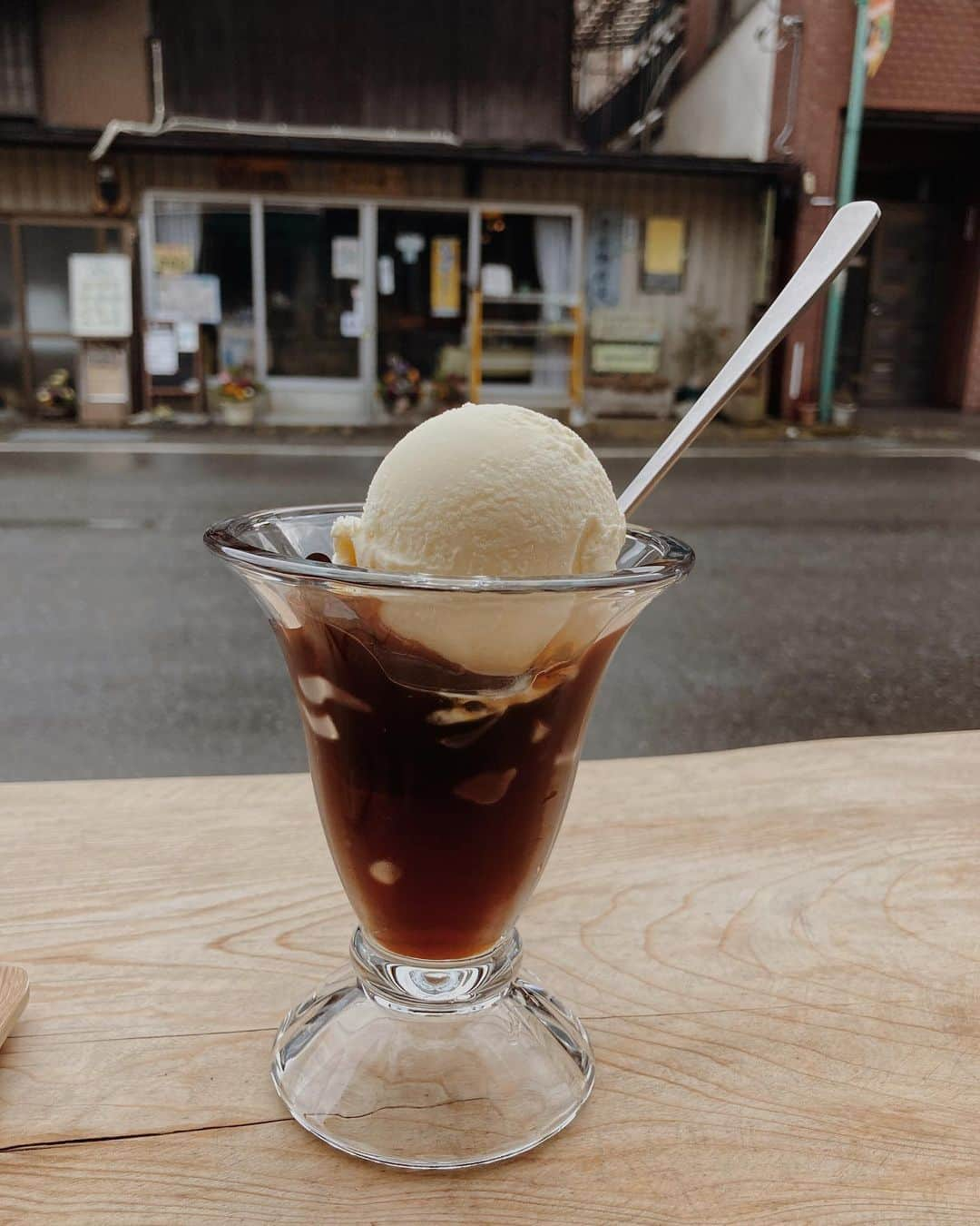 鶴田真梨のインスタグラム：「☕️🍨」