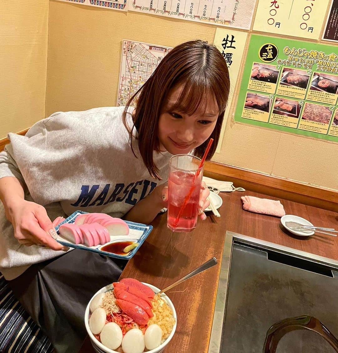 高野祐衣のインスタグラム：「気づいたらピンクだらけ🌸 もんじゃにはバイスサワーが絶対！！  #浅草グルメ #浅草」