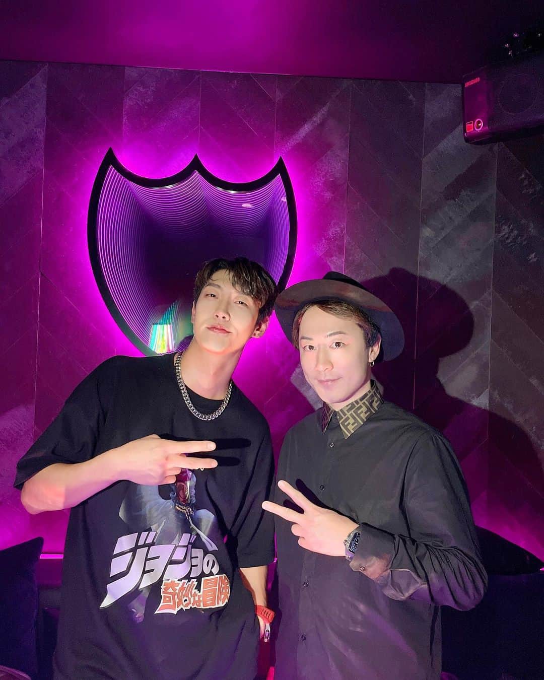 DJ DAIKI（若林大輝）のインスタグラム：「Thank you for the amazing performance bro🔥@shaunthehuman  Good to see you 🇰🇷 brothers 🤝 @dj_raiden_ @shinkun_dongho  . 久しぶりにShaun君に再会 生Way back homeはやっぱり最高でした✨ ご来場いただいた皆様ありがとうございました😊」