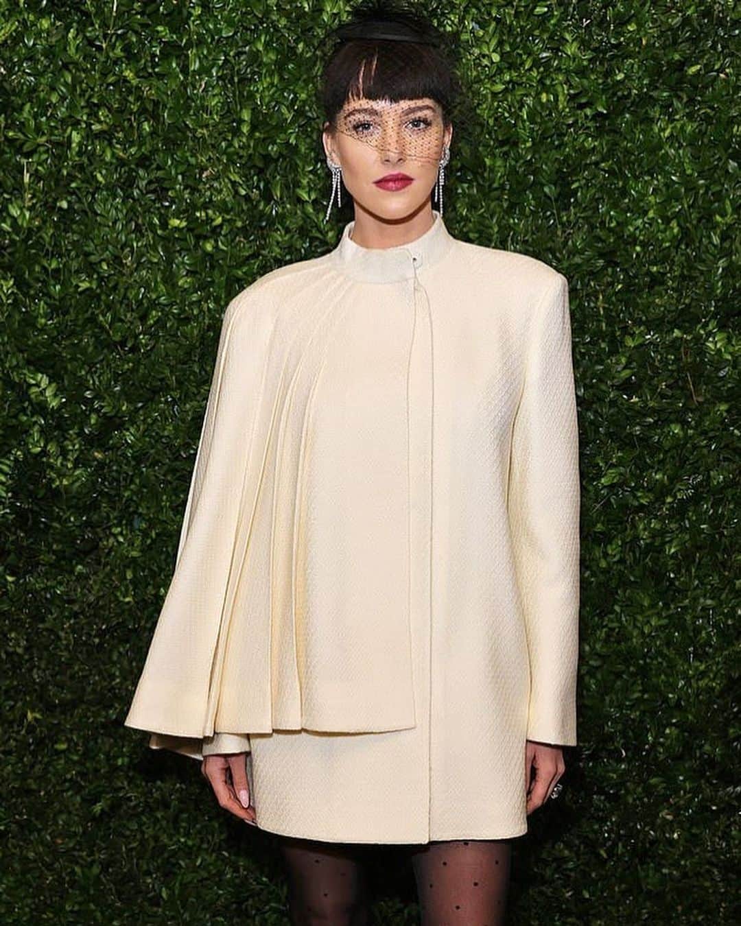 エリザ・カミングスのインスタグラム：「Thank you @chanelofficial & @finchandpartners for the most spectacular evening. Always so much fun. Thank you ❤️   @davebenett  @gregwilliamsphotography  @charlespfinch」