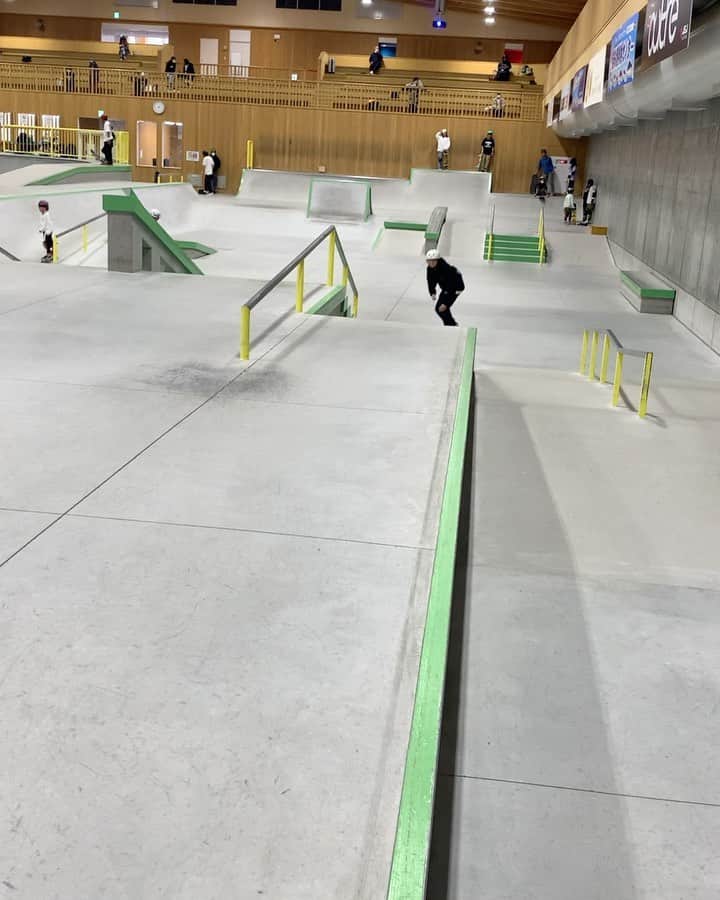 中山楓奈のインスタグラム：「Fun🫠 @chan_liz0108  📹 @nnorimichii   @murasakisports_official  @nikesb  @elementskateboards  @elementjapan  @diamondsupplyco  @ninja_bearing  @bern_japan  #NiX #ちなつ均整院」