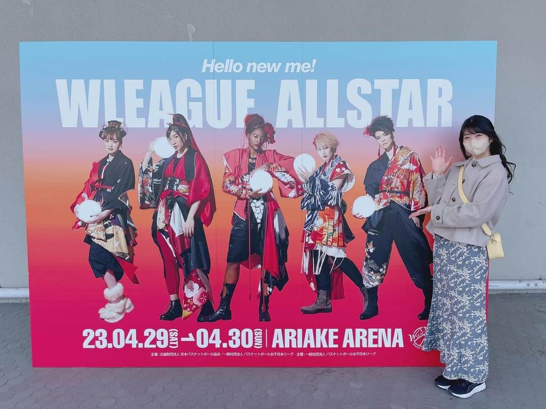 のインスタグラム：「#Wリーグsupergames へ行ってきました⛹️‍♀️✨🏀 . . U19 #日本代表 ・U22日本代表・WリーグU25選抜・WリーグO26選抜が2日間でトーナメント戦を行うこの企画✨👏🏻  先日の #BMYHERO のU29・O30選抜を決めよう！の企画の元になったイベントなんです🎈最高の企画だよね〜〜👏🏻🌈考えたWリーグの方、ほんっとに素晴らしいです！！！🌸 . . . . 私はDay2だけスケジュールが合い奇跡的に行けました♡  初めは前日のトーナメント戦で決まった2チームによる3位決定戦！  そして夜はいよいよチャンピオンシップ❗️  WリーグはBリーグほど沢山見れているわけではないのですが、勝手にめちゃくちゃ応援している渡嘉敷来夢選手と、昨シーズンのプレーオフで心奪われた町田瑠唯選手、笑顔が印象的でいつも気付くと目で追ってしまう宮崎選手、昨季MVPでこの日も大活躍だった山本選手に、五輪やバラエティでもお馴染みの高田選手などなど、、！ライト層でも知ってる選手はもちろん、これから期待大の若手選手やアンダーカテゴリーの選手も見れて大満足の1日でした🏀✨  この日 解説で入られていた中川聴乃さん♡ 一緒に見れた白戸ゆめのちゃん♡ と写真撮れたよ🫶🏻♥️ . . . . 今年はWリーグも見るぞ！と意気込んでいたのに全然見れていないので、残りのシーズンだけでもチェックしていきたい所存🥹🥹  Wリーグの試合、ぜひ誘ってください🥹🫶🏻笑 . . . . #いこうよwリーグ  #basketball #バスケ観戦 #試合観戦 #Wリーグ観戦 #スポーツ観戦 #バスケ女子 #女子バスケ」