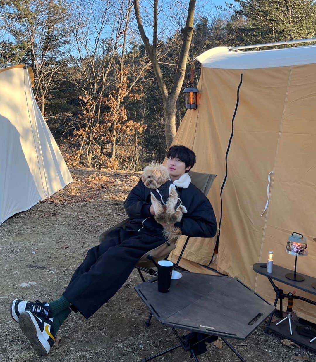 クォン・シヒョンさんのインスタグラム写真 - (クォン・シヒョンInstagram)「#camping 🐶」2月19日 17時25分 - rnjs28