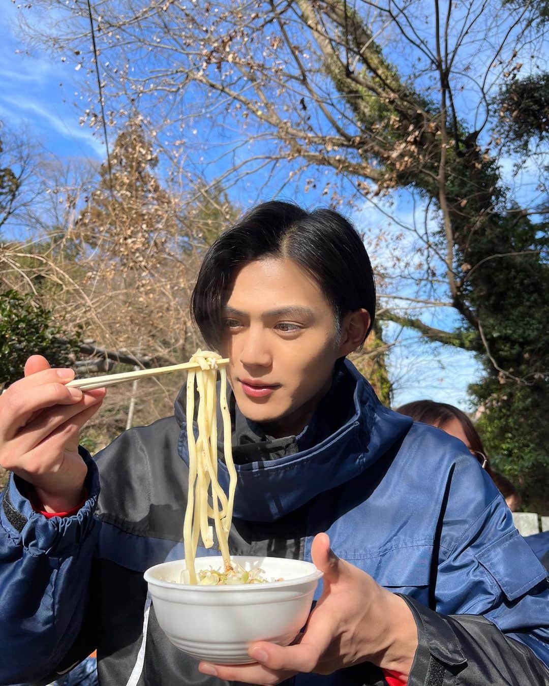 のインスタグラム：「#23🦊 Thank you . 『ここからが本当のハイライトだ』 来週の24話もお楽しみに！ . お昼休憩にうどんを食べている秀吉どうぞ😋 . #仮面ライダーギーツ」