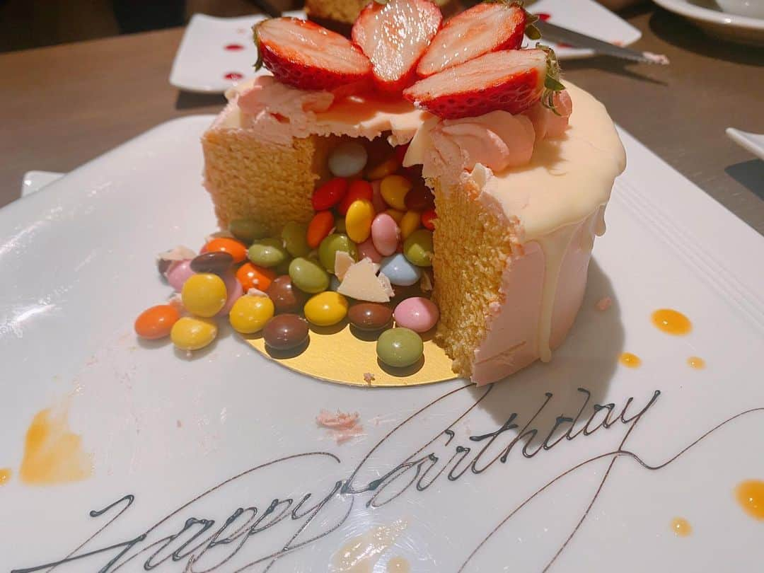 艾芊芊さんのインスタグラム写真 - (艾芊芊Instagram)「Darling‘s Birthday🎂#表参道カフェ #ゼルコヴァ表参道」2月19日 18時13分 - iceykoko