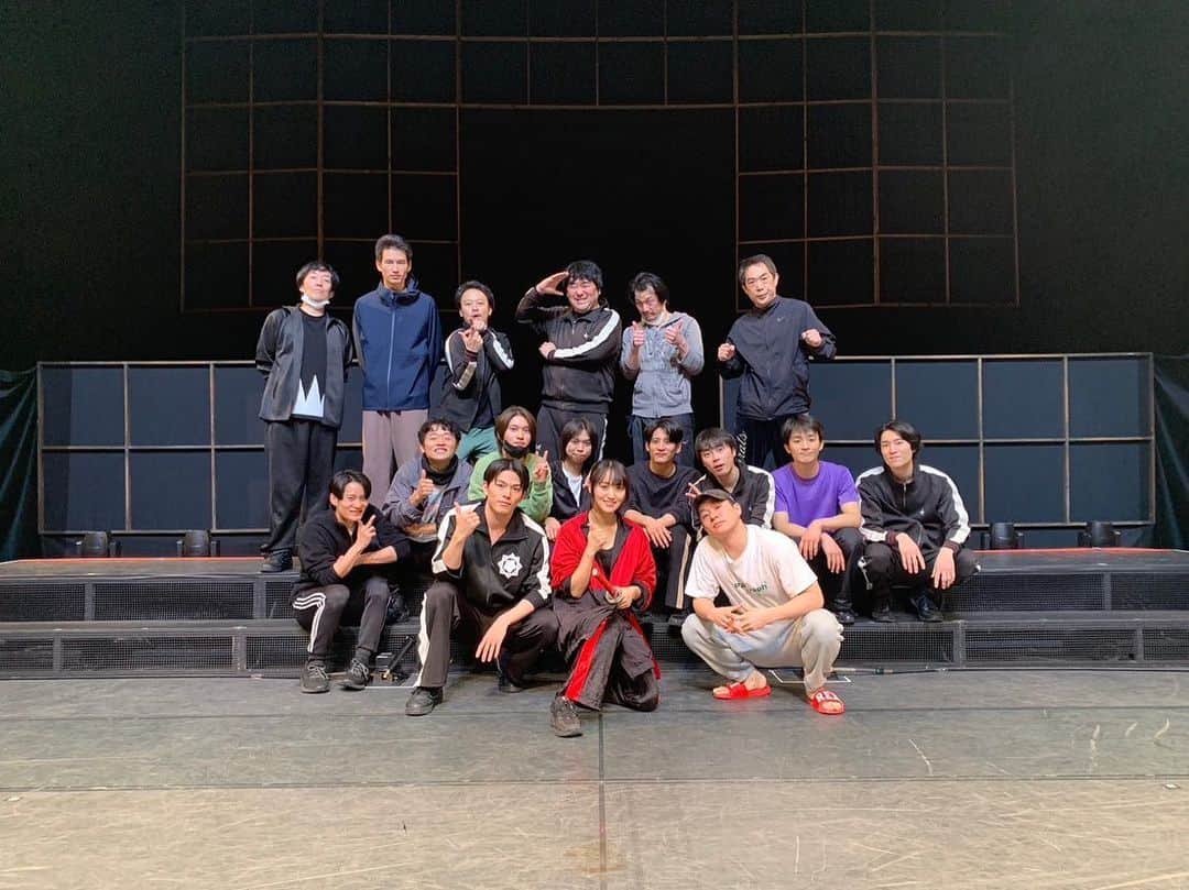 のインスタグラム：「. 「新・幕末純情伝」全21公演 無事終えることができました。 ここまで本当に長かったような短かったような。笑 素敵なスタッフさんと、キャストさんで 良いチームに恵まれたなと思っています。 何より、観に来ていただいた皆様に感謝しています。 坂本龍馬という大役をやり切れたことは自分の誇りです😄  #新幕末純情伝」