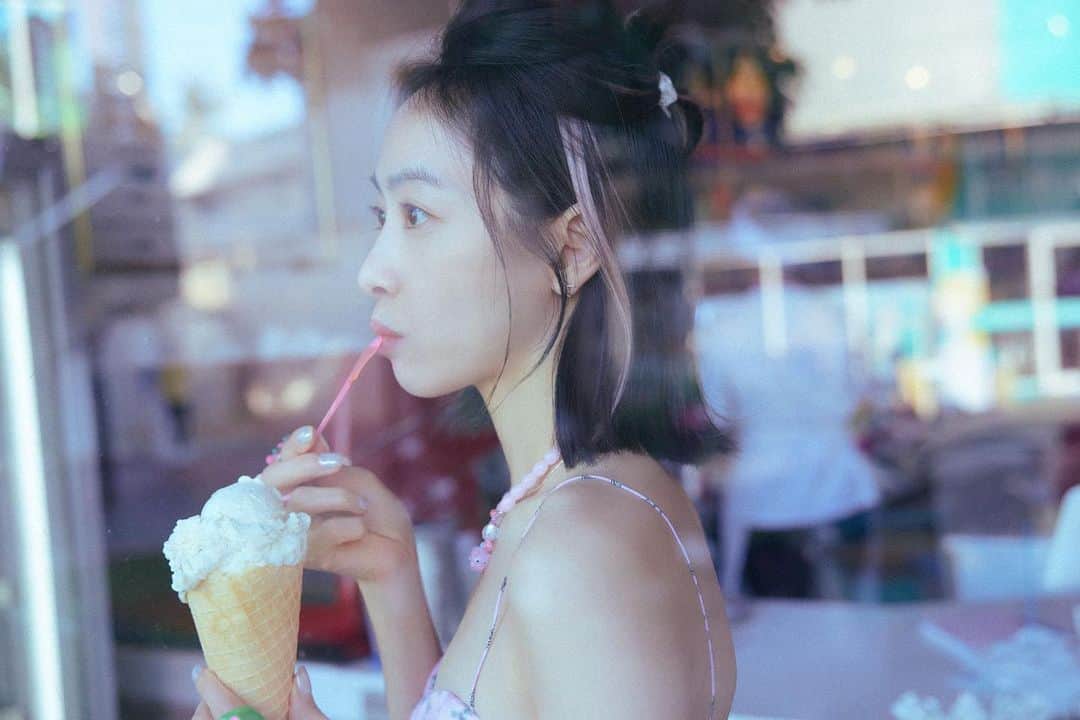 ビクトリアのインスタグラム：「ice cream🍦 #phuket」