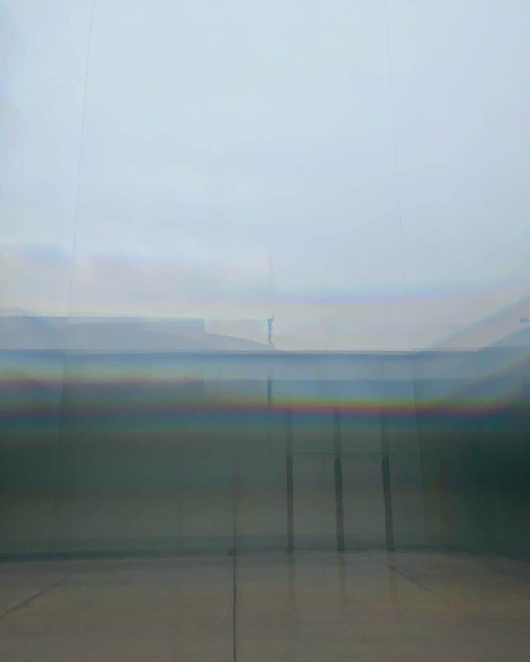 石田剛規さんのインスタグラム写真 - (石田剛規Instagram)「金沢では試合の前に時間を見つけ、 ずっと行きたかった #21世紀美術館へ。 30分程度だったけど、良かった。  #sanaa #妹島和世 さんの作品。大学の時、建築の授業を受けながら作品集をよく見ていたなぁと、懐かしい気持ちになりました。  #雲をはかる男  ガラス越しに見つけて、最初誰かが本当に立ってるのかと思って、しばらく見入ってしまった…作品だった。  スイミングプールは満席で行けなかったけど、いつかまた。  #金沢21世紀美術館」2月19日 18時49分 - takakishida31