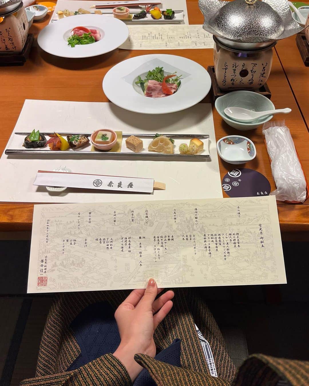小川沙樹さんのインスタグラム写真 - (小川沙樹Instagram)「📍奈良屋 草津旅行の際に泊まったのは老舗の奈良屋さん お部屋が広くて湯畑からも近い好立地！ そしてお食事の最後には目の前で好きなお寿司を握って貰えます🤤 温泉街は宿選びが大事ですが今回は大成功でした」2月19日 19時00分 - ogawa__saki