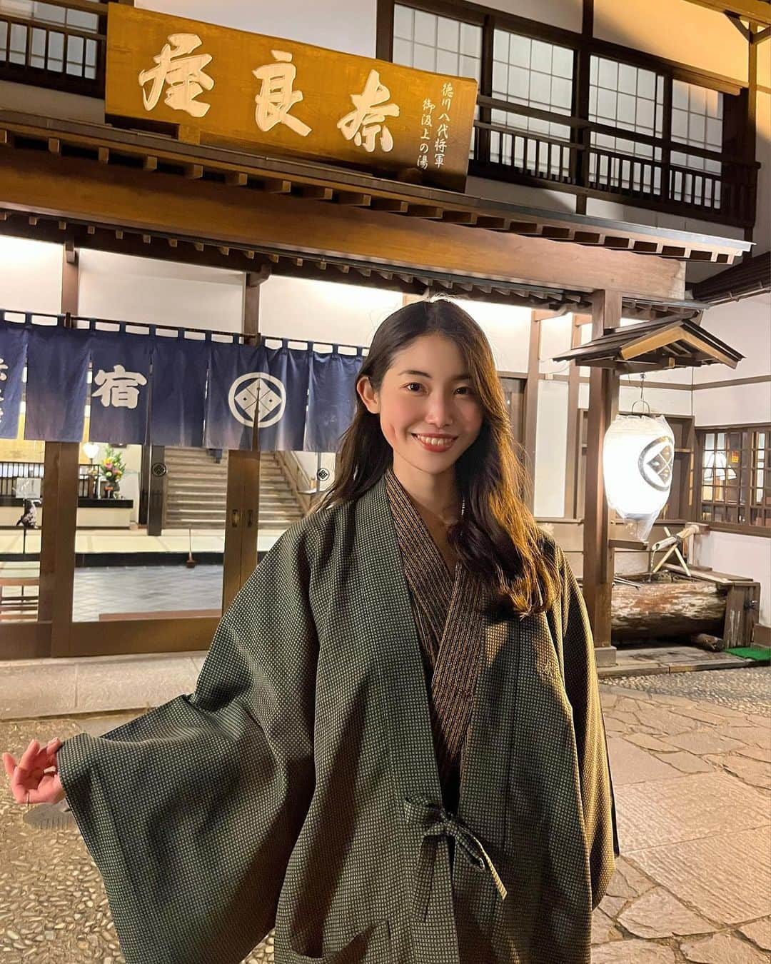 小川沙樹のインスタグラム：「📍奈良屋 草津旅行の際に泊まったのは老舗の奈良屋さん お部屋が広くて湯畑からも近い好立地！ そしてお食事の最後には目の前で好きなお寿司を握って貰えます🤤 温泉街は宿選びが大事ですが今回は大成功でした」