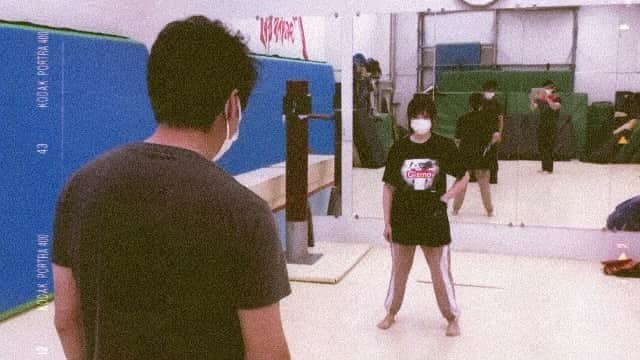 すみれおじさんのインスタグラム：「samurai sword work⚔  #wushu #martialarts #kungfu #performingarts #action #stunt #sword #swordfight #cosplayer」