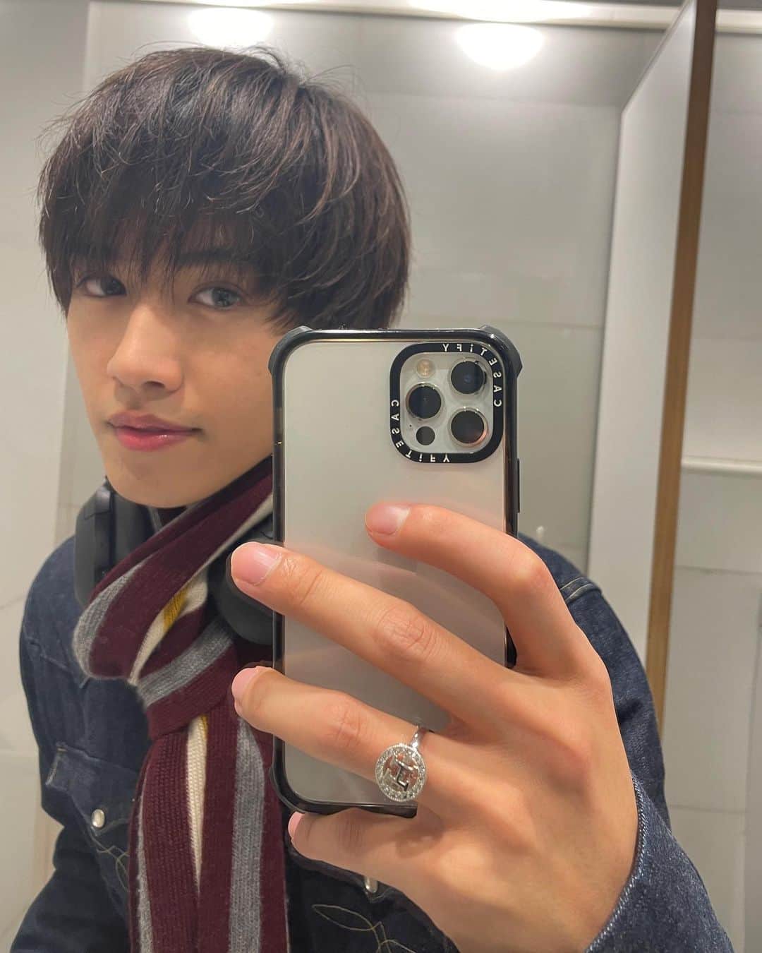 高橋聖那のインスタグラム：「． 先日一つお仕事を終えて、 新しい作品に向けて髪の毛バッサリ!!! 頭小さくなってもうた」