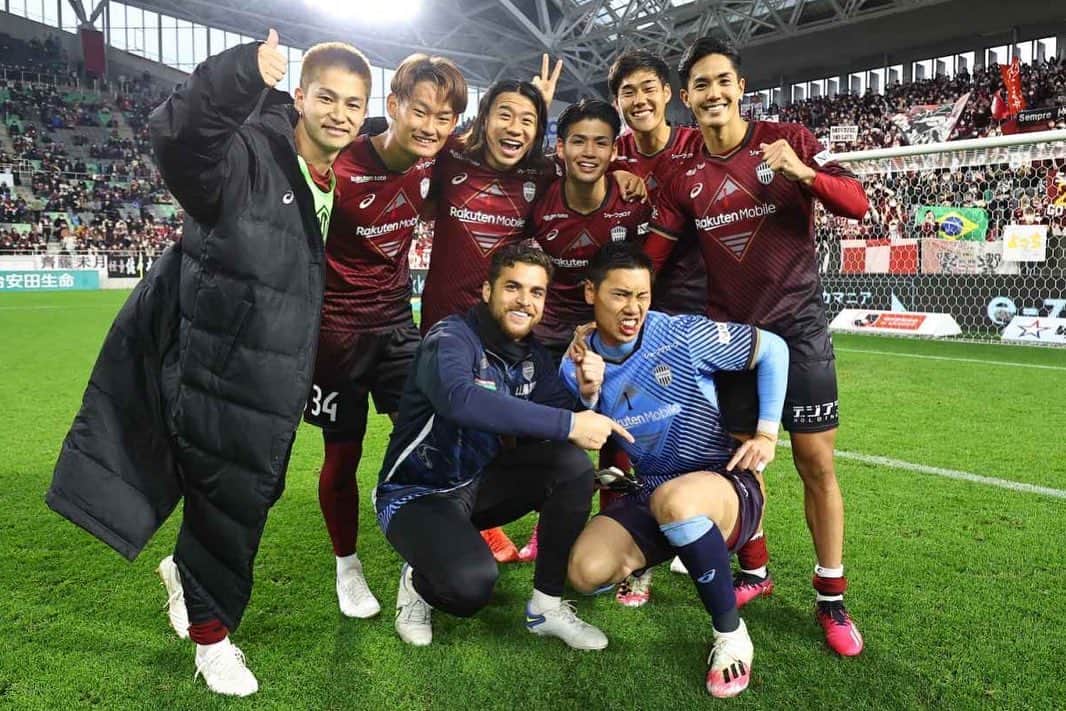 武藤嘉紀のインスタグラム：「ついにJリーグ開幕🔥🔥 そしてナイス勝利！ ファン、サポーターの方々と一丸となって勝ち取った! 次もガンガン行こうぜ!! #jリーグ#ヴィッセル神戸」