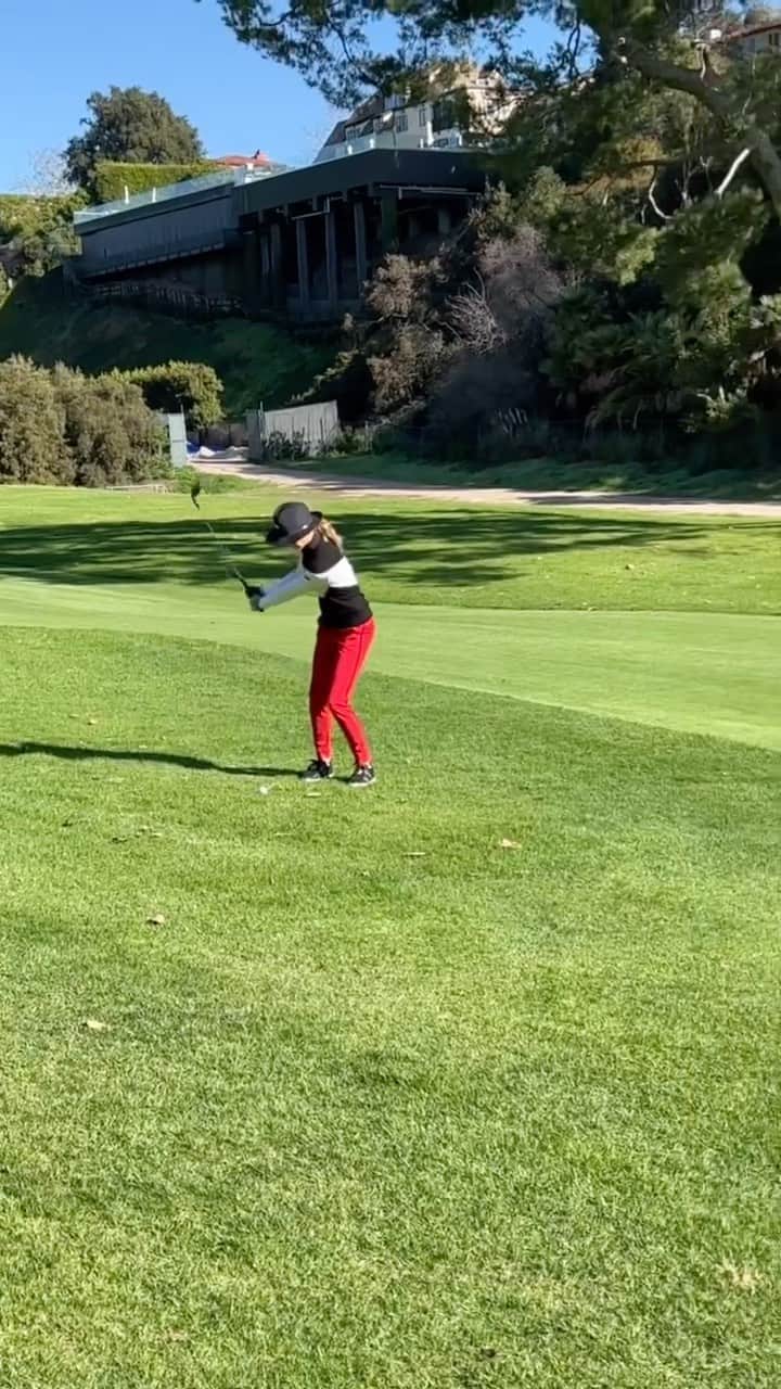 アンナ・ローソンのインスタグラム：「Chipping 🔑 - don’t decel ❗️#pxgapparel」